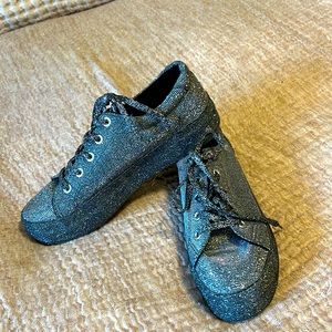 Silver sparkly sneakers -Qupid